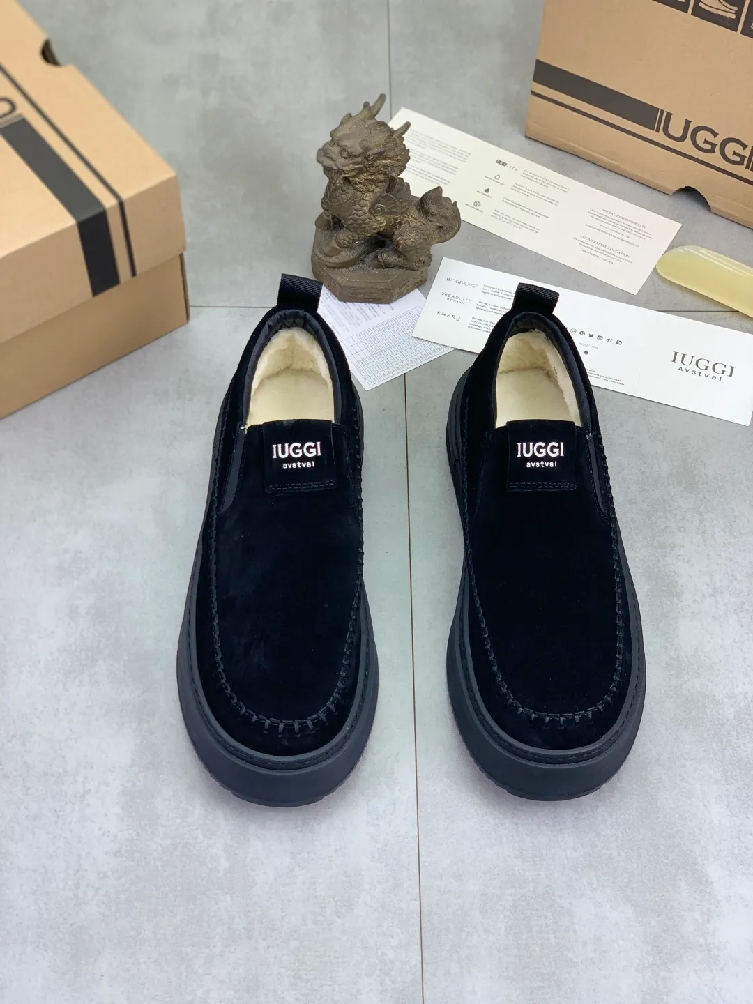 Men's men's shoes 💰P580 New arrival 🆕🆕🆕 IUGGI men's shoes slip-on loafers British style fashionable retro casual sneakers Convenient, comfortable, casual, versatile style Wool lining is comfortable and warm Rubber outsole Non-slip and firm Size: 39-44 Three colors 8731-8